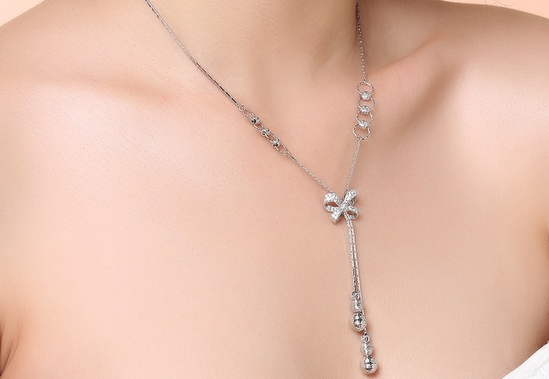 Mặt d&acirc;y chuyền nơ m&agrave;u bạc nhẹ nh&agrave;ng